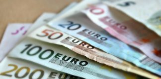 Plik pieniędzy euro