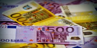 Banknoty 500 i 200 euro