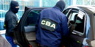 Funkcjonariusze Centralnego Biura Antykorupcyjnego (CBA)