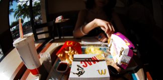 Zestaw McDonald's w plastikowych opakowaniach