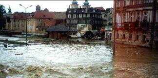 powódź tysiąclecia Kłodzko Plac Jedności woda